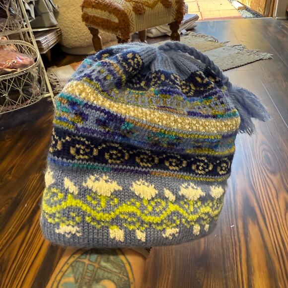 Turtle Fur Woven Wool Blend Beanie with Tassel - Picture 2 of 6